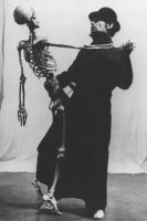 SIR Grant blaguewell-padlock - Człowiek ze śmiercią, "Nadobnisie i koczkodany", 1973 w zbiorach Cricoteki