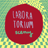 Logo projektu Laboratorium sceny: na kolorowym tle czerwony okrąg z napisem Laboratorium sceny