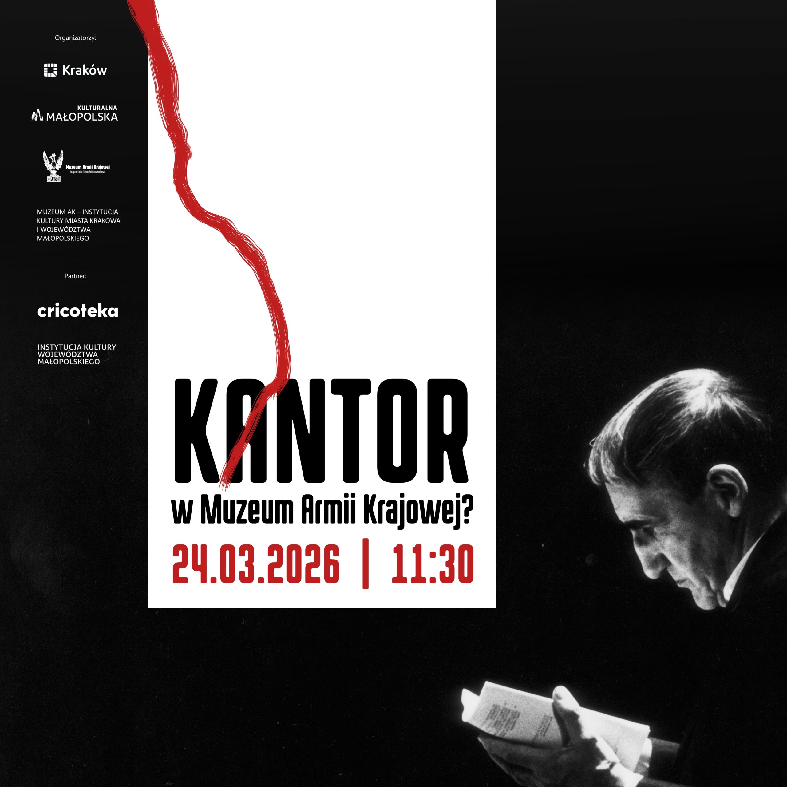 Czarno-biała grafika przedstawia profil starszego mężczyzny pochylonego nad kartką papieru, skupionego na czytaniu w półmroku. Po lewej stronie widoczny jest biały prostokąt z dużym napisem „KANTOR” oraz informacją o wydarzeniu w Muzeum Armii Krajowej, wraz z datą 24.03.2026 i godziną 11:30. Przez środek kompozycji przebiega nieregularna, czerwona linia przypominająca ślad pędzla, kontrastująca z monochromatycznym tłem.