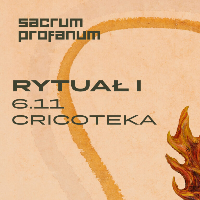 Grafika promująca wydarzenie „Rytuał I” w ramach festiwalu Sacrum Profanum, odbywające się 6 listopada w Cricotece. Na jasnobeżowym tle o fakturze papieru widnieją ciemnozielone, geometryczne napisy „Sacrum Profanum”, „RYTUAŁ I”, „6.11” i „CRICOTEKA”. Przez kompozycję przebiega szeroki, nieregularny łuk w kolorze ochry. W prawym dolnym rogu znajduje się fragment ilustracji stylizowanego płomienia w odcieniach pomarańczu, czerwieni i żółci.